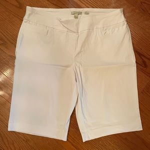 Dana Buchman size L superstretch Bermuda shorts